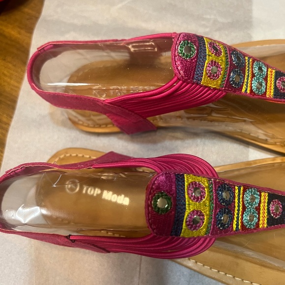 Top Moda fuchsia sandals - Picture 4 of 5